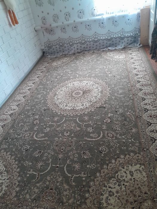 Продаётся плотный ковёр