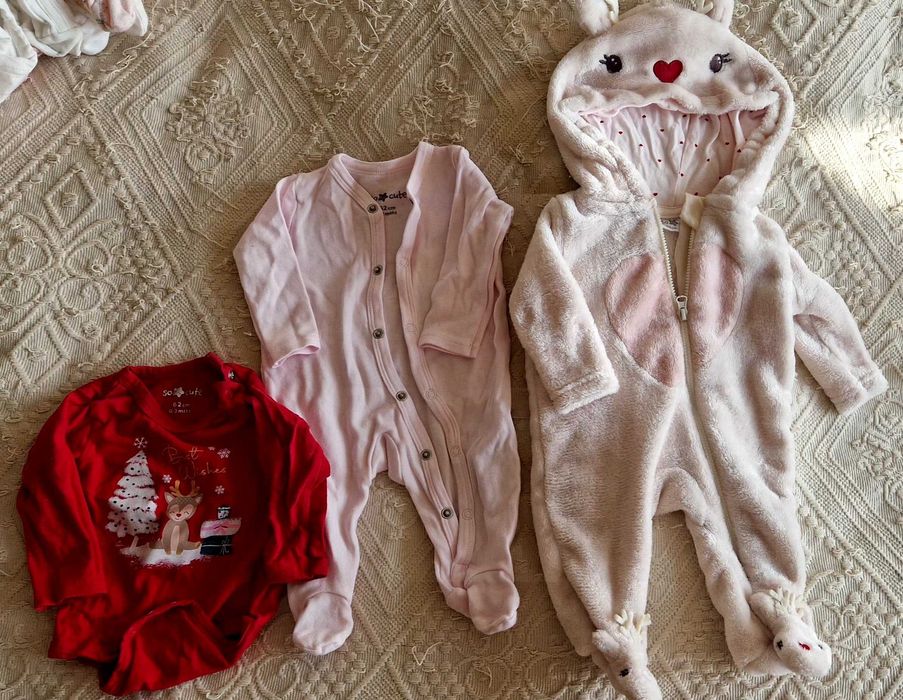 42 броя дрешки за момиченце + подарък