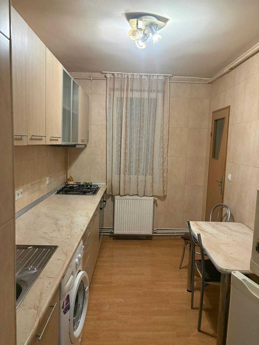 Inchiriez apartament cu doua camere în Blaj str Eroilor bl.37