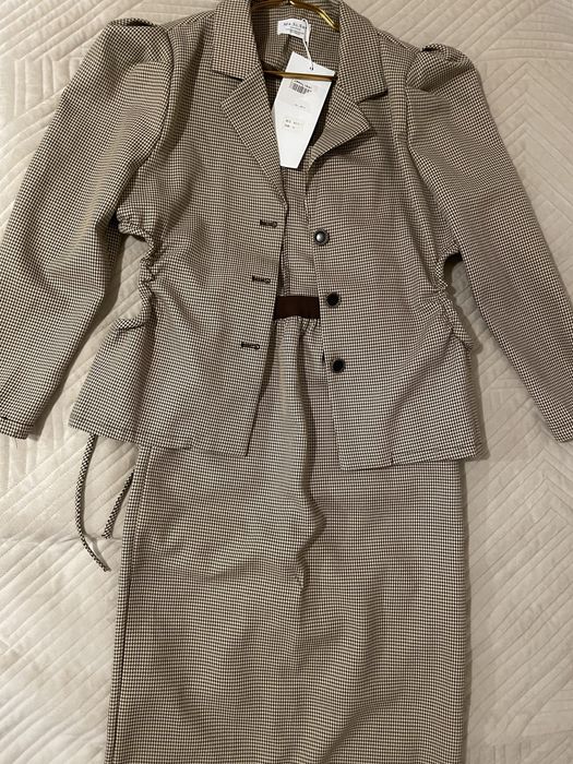 Продам новый женский костюм двойка с юбкой