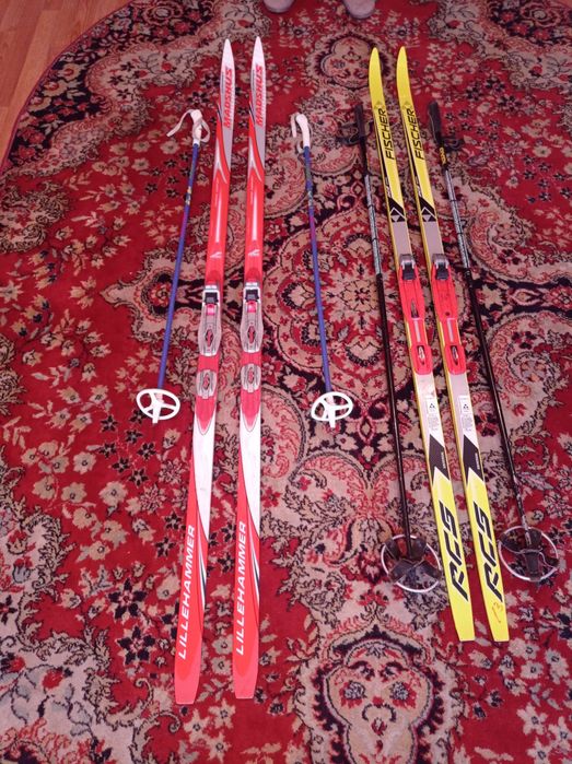 Vând schiuri pentru iarna