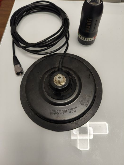 Vând antenă stație CB Avanti Regale Plus și talpă magnetică Storm.