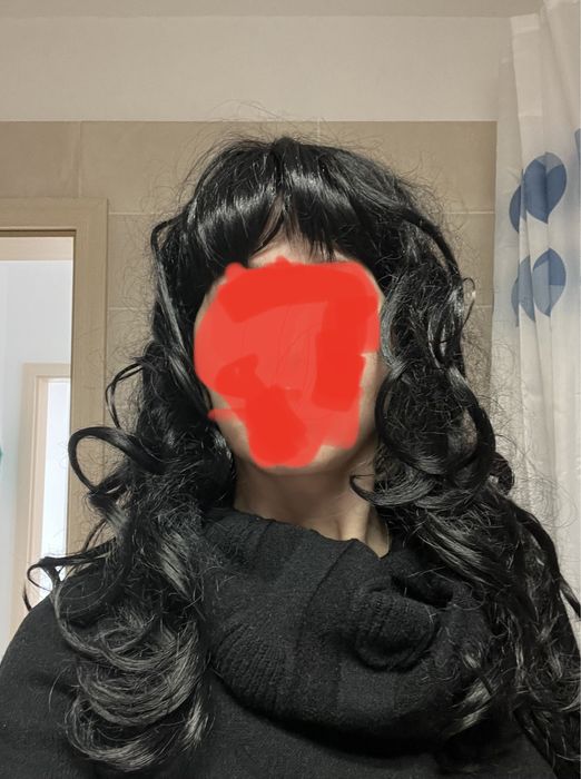 Vand peruca neagra cu breton