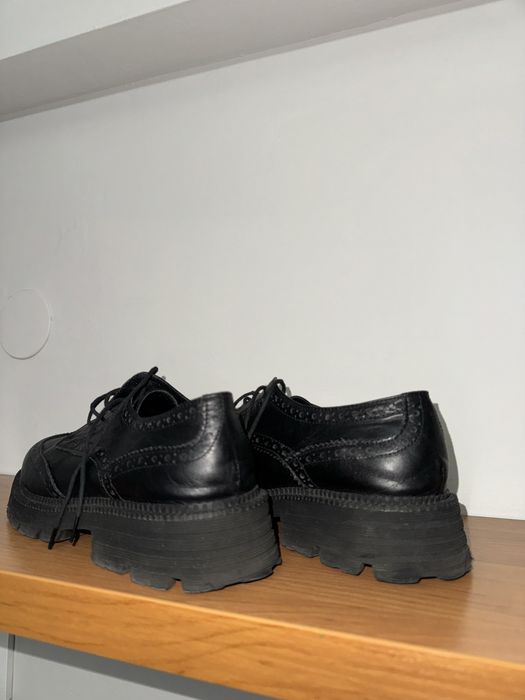 Продам женские ботинки