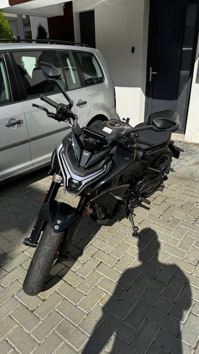 CFmoto 800 NK 2025 traction control 1800 km garantie 2030