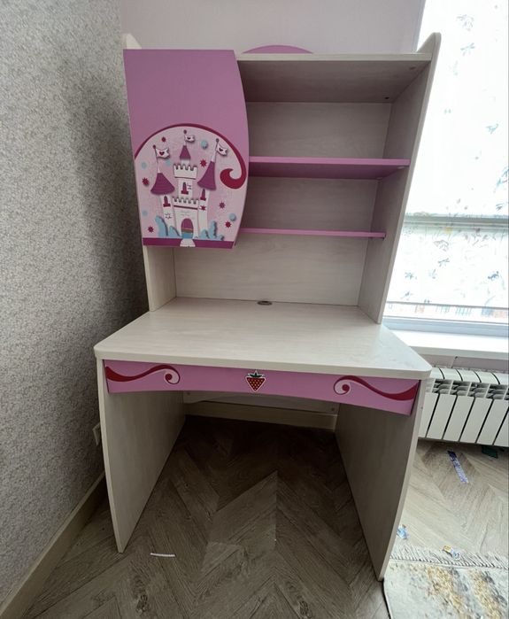 Детский письменый стол