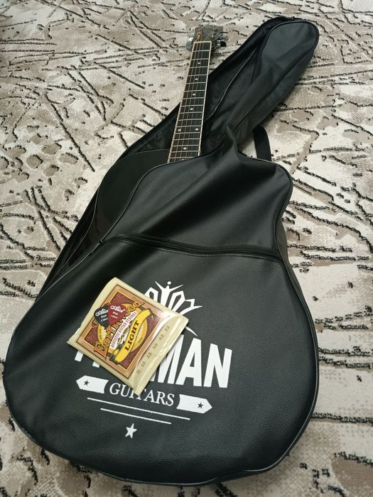 Электро - акустическая гитара, сумка, 2 медиатора и 5 струн