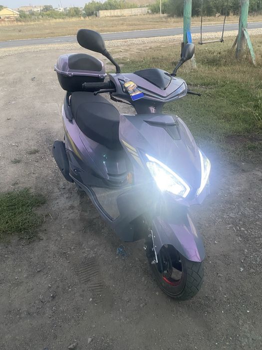 Продам скутер новый