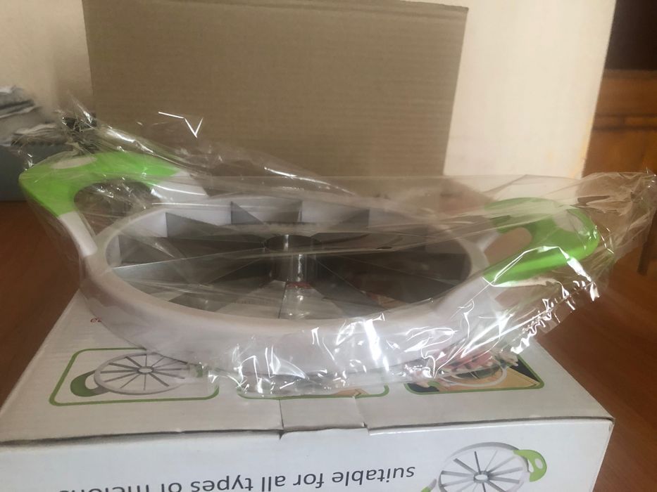 Кухонный нож для нарезки арбуза