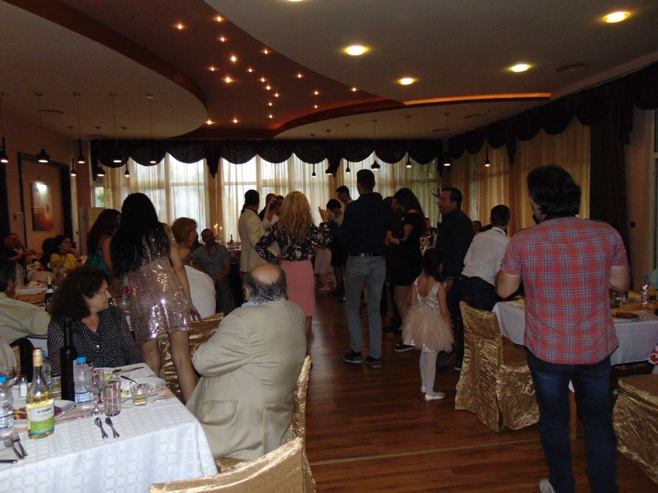 DJ, Водещ сватби и всякакви тържества.