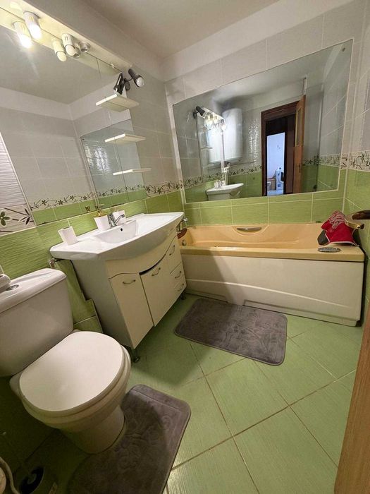 Proprietar vand apartament 3 camere Decomandat
