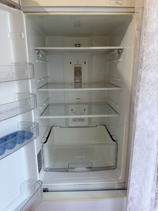 Холодильник LG 60 000 тенге