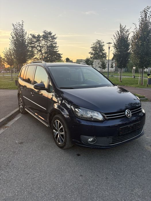 VOLKSWAGEN Touran
