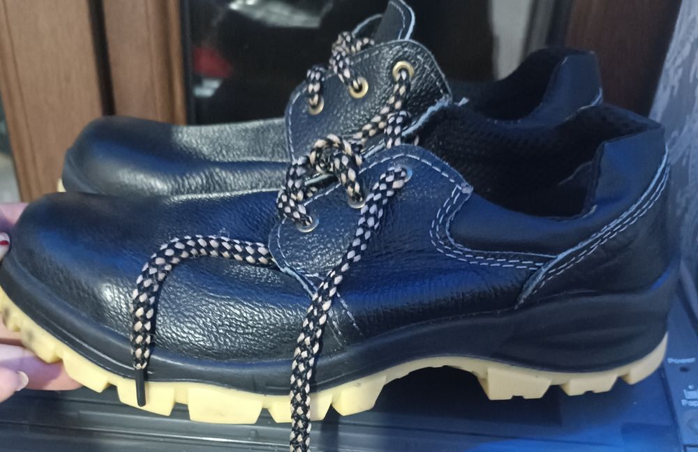 Новые. Рабочии кожаные ботинки 41 размер