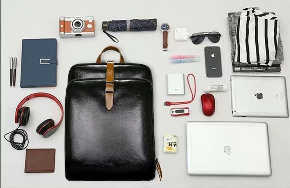 Рюкзак из кожи, чёрный и стильный