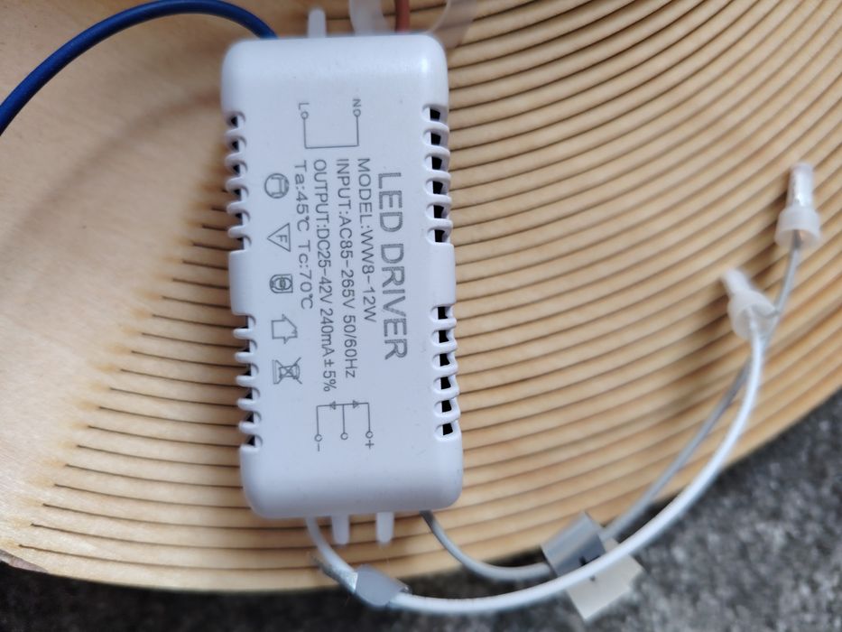Полилей LED дърво