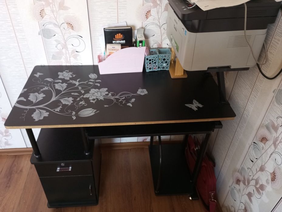Компьютерный стол