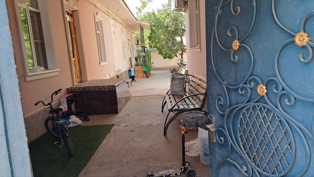 Срочна ховли сотилади