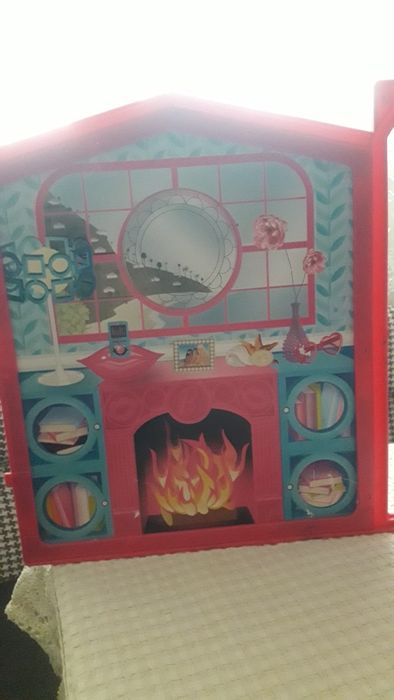 Продам детский Барби дом