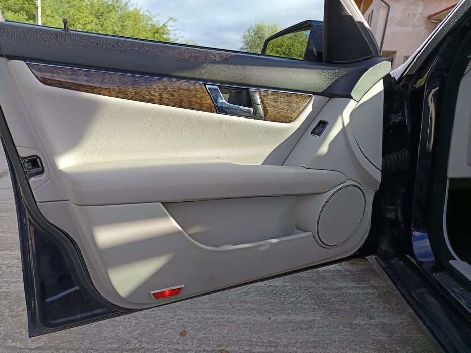 Mercedes C220 2012 - fara Motor