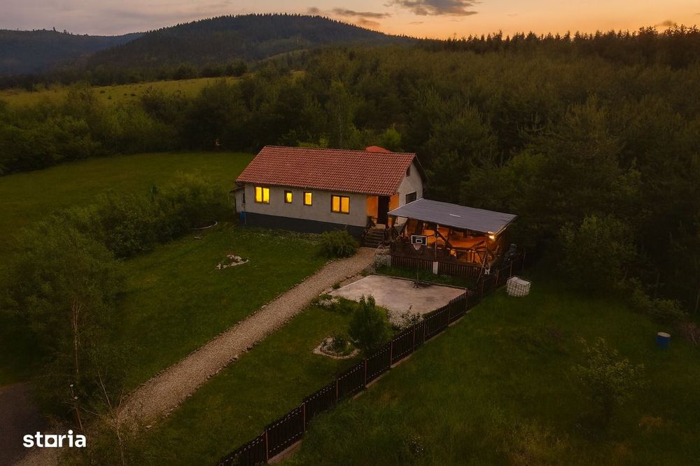 Complex de doua pensiuni turistice 3 stele a 130 mp si respectiv 30mp