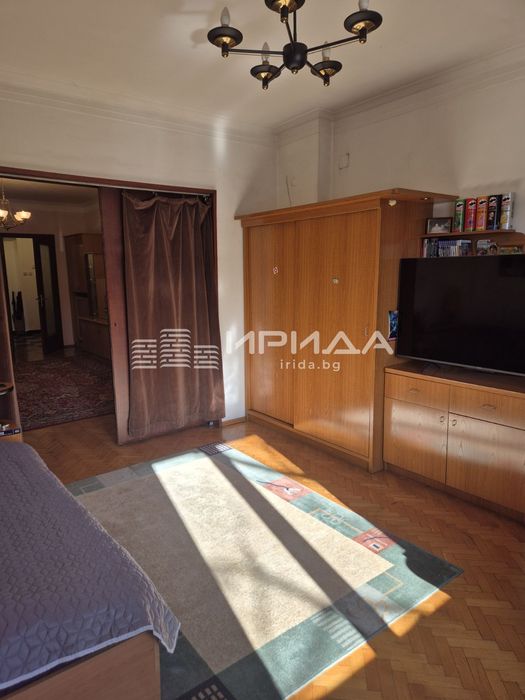 Просторен апартамент в кв. Яворов