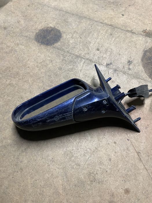 Зеркало Мазда Кседокс 6