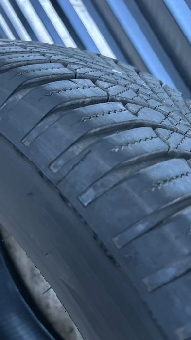 Anvelope Firestone all season 215/65 R16 aproape noi