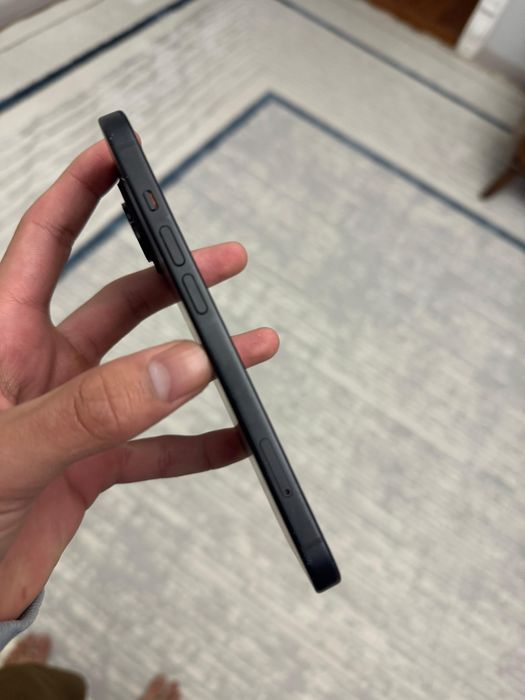 Продам Айфон черный 15