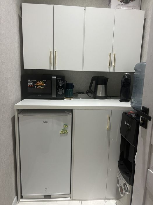 Полностью продается мебель для салона красоты.