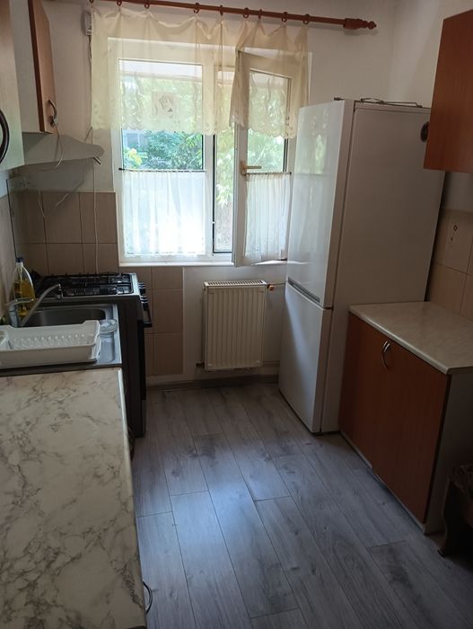 Închiriez apartament