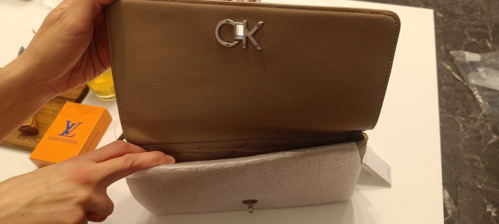 Продавам чанта CK
