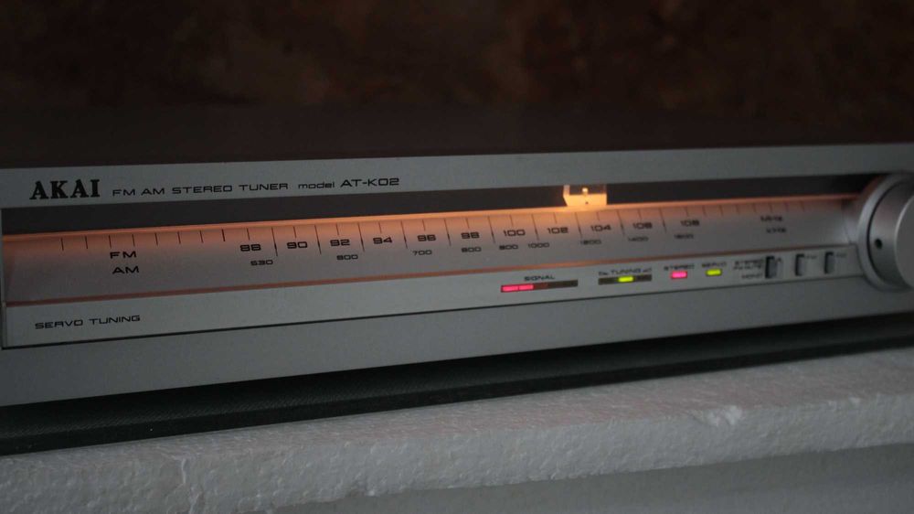 Tuner Akai AT-K02.