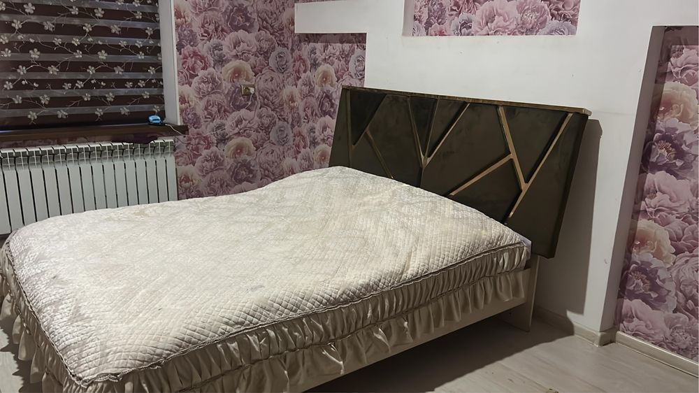 кровать для спальни