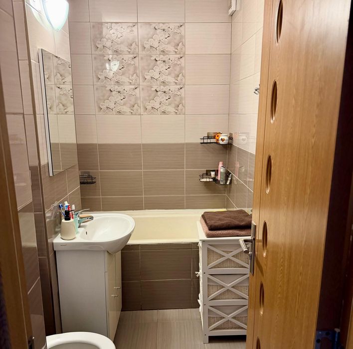Vand apartament cu o camera/ garsoniera