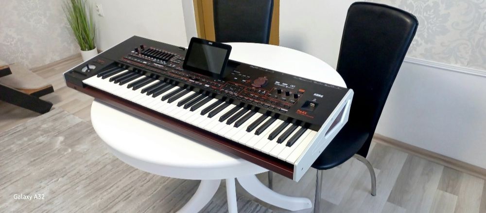 Vând korg pa 4x.2000 euro . Pa 5x 3000 euro.  Aduse azi din italia.impecabile ofer huse și set 2026. Nu schimb.pretu este în anunț la fiecare korg.