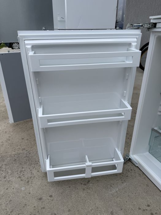 Малък хладилник за вграждане Либхер КАто НОВ