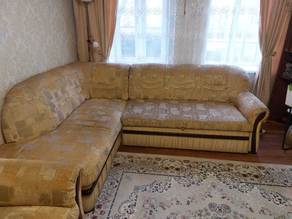 Продам угловой диван и кресло Б/У