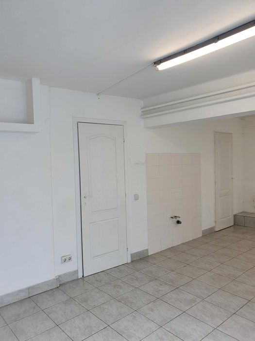 Dau in chirie spatiu comercial ULTRACENTRAL, 35 mp, vis a vis Casa de Cultura a Studentilor, parter, acces si vitrine la strada