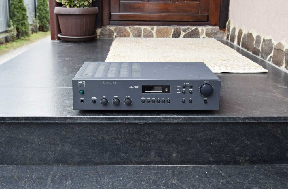 Amplificator NAD 712, amplituner
