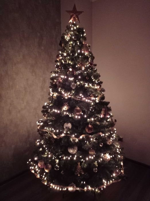 Brad artificial 210 cm cu podoabe deosebite