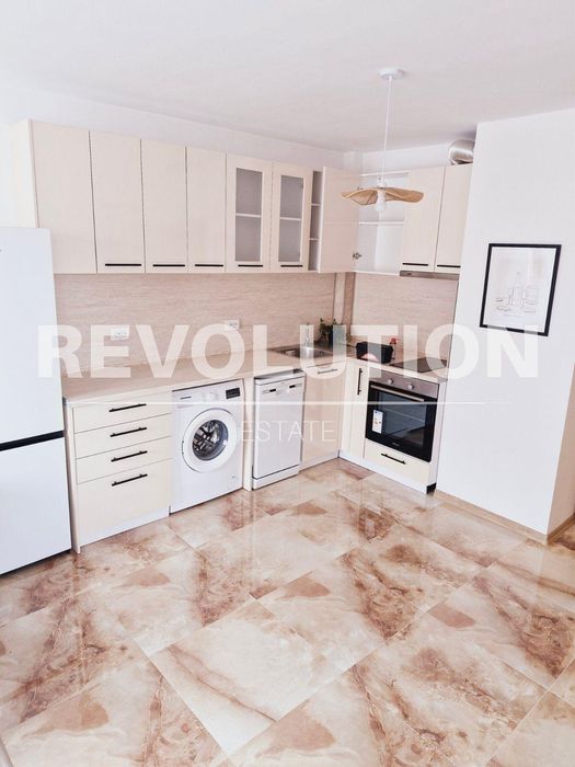 Тристаен апартамент в района на Възраждане!