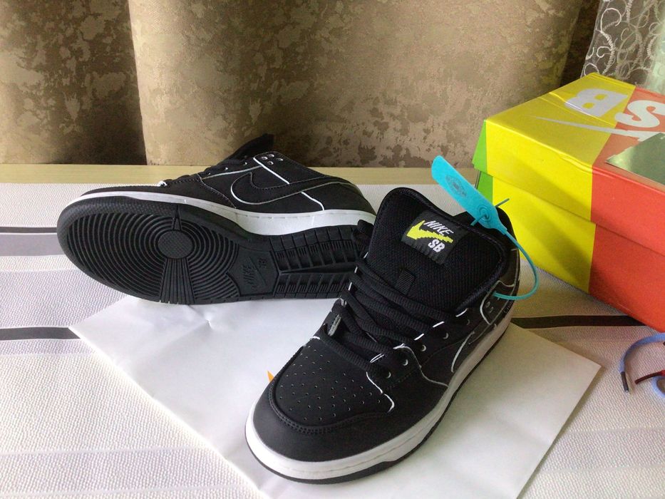 Кроссовки, меняющие цвет