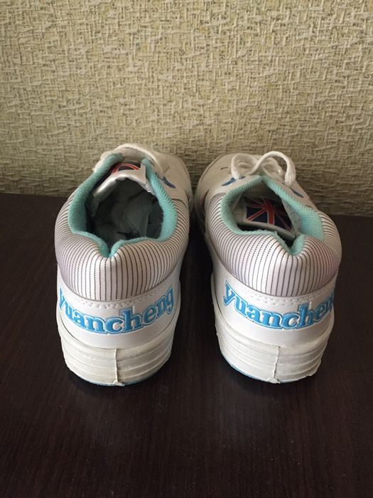 Кроссовки 38 - 39 р