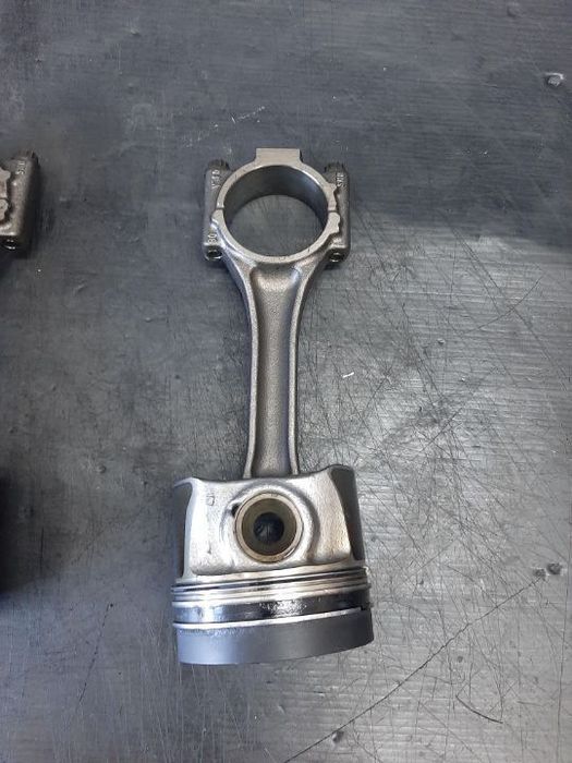 piston cu biela  1.6 tdi cay  vw passat b6 caddy 3 golf 6 audi a3 8p1 seat altea 5p ibiza 4