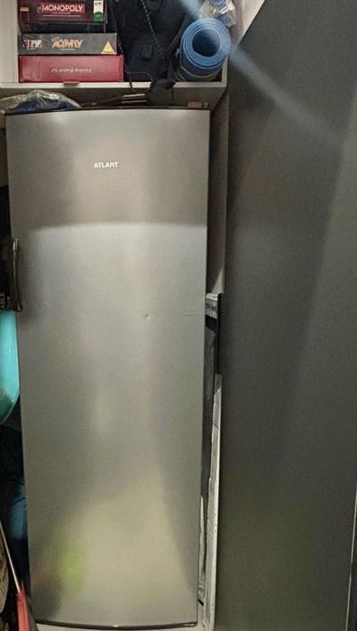 Продам морозилку Atlant 243л