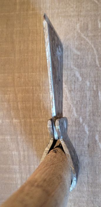 Брадва ръчна изработка