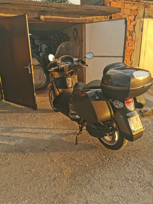 Продава се Aprilia scarabeo 500