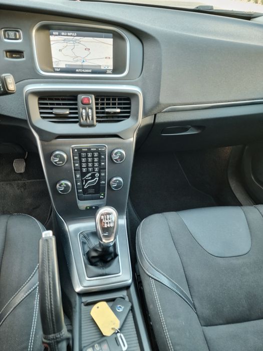 V40, 1.6d, keyless, clima, cameră, navigatie, jante 17', pilot