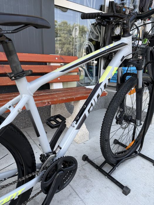 Планински велосипед Giant 27.5/M